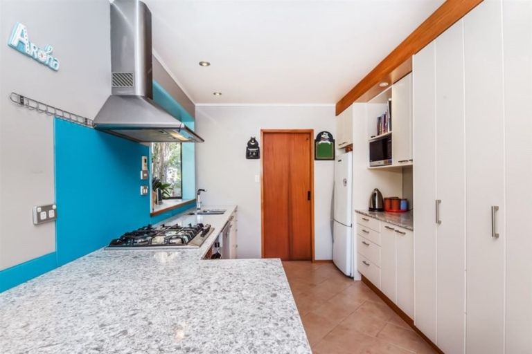 Photo of property in 8 Kallista Place, Browns Bay, Auckland, 0630