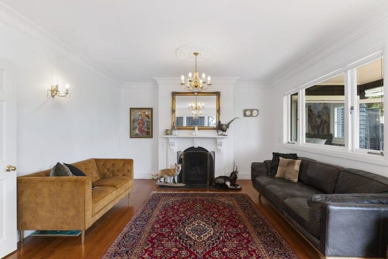 Photo of property in 16 Fenton Terrace, Cockle Bay, Auckland, 2014