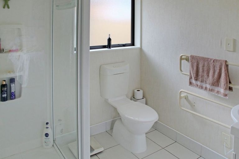 Photo of property in 16 Woodgate Court, Fitzherbert, Palmerston North, 4410