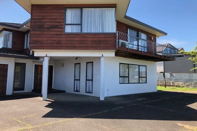 Photo of property in 32 Esmonde Road, Takapuna, Auckland, 0622