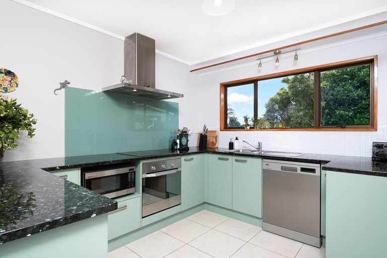 Photo of property in 1069 Scenic Drive North, Swanson, Auckland, 0816