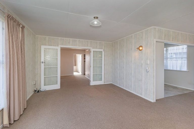 Photo of property in 39 Karaka Crescent, Levin, 5510