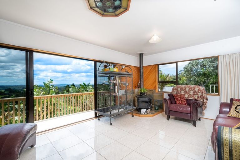Photo of property in 1069 Scenic Drive North, Swanson, Auckland, 0816