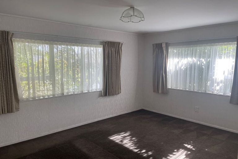 Photo of property in 2 Kerlin Crescent, West Harbour, Auckland, 0618