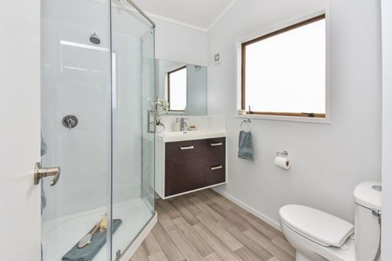 Photo of property in 2/8 Wood Street, Papakura, 2110