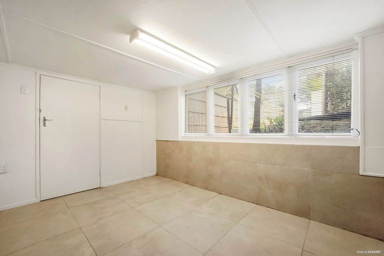Photo of property in 1/51 Forrest Hill Road, Milford, Auckland, 0620