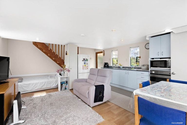 Photo of property in 119 Oreil Avenue, West Harbour, Auckland, 0618