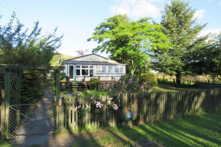 Photo of property in 25 Hattie Street, Reefton, 7830