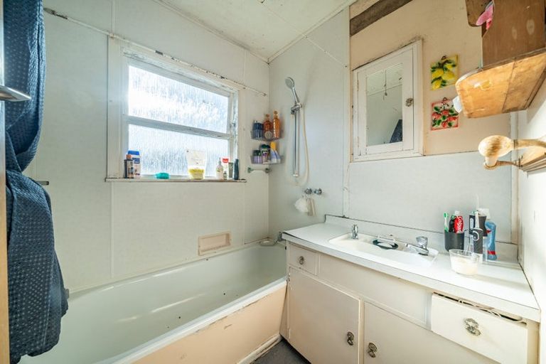 Photo of property in 52 Longfellow Street, Trentham, Upper Hutt, 5018