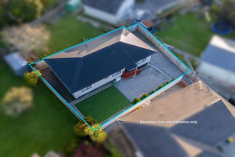 Photo of property in 18a Lydford Place, Glendene, Auckland, 0602