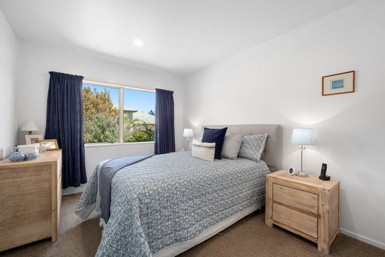 Photo of property in 17 Bushglen Court, Browns Bay, Auckland, 0630