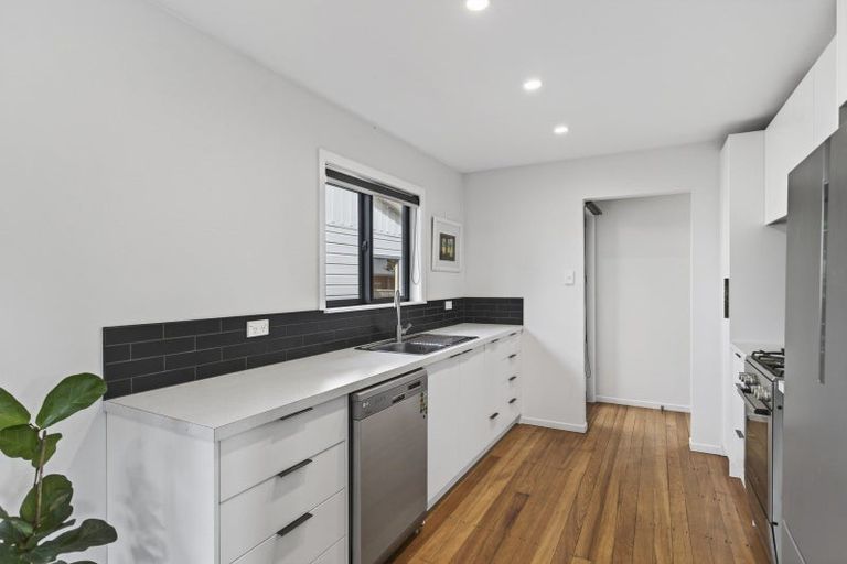 Photo of property in 1 Ranfurly Street, Frankleigh Park, New Plymouth, 4310