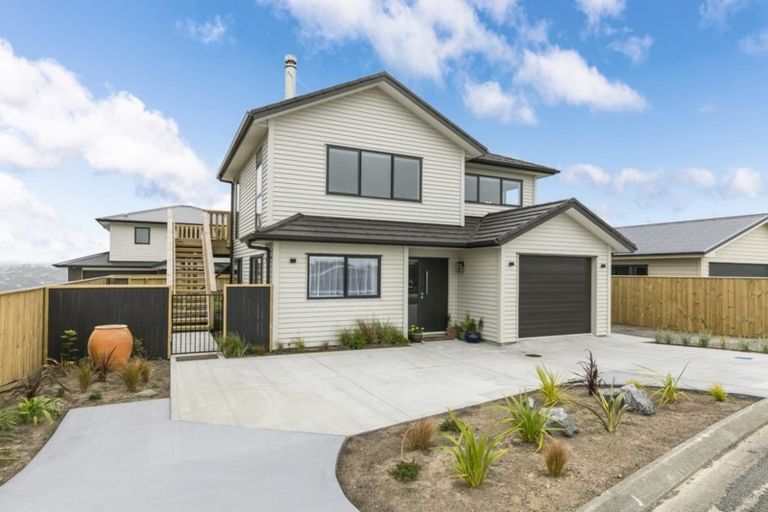 Photo of property in 9b Epic Way, Newlands, Wellington, 6037