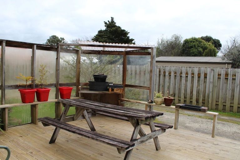 Photo of property in 553 Featherston Street, Roslyn, Palmerston North, 4414