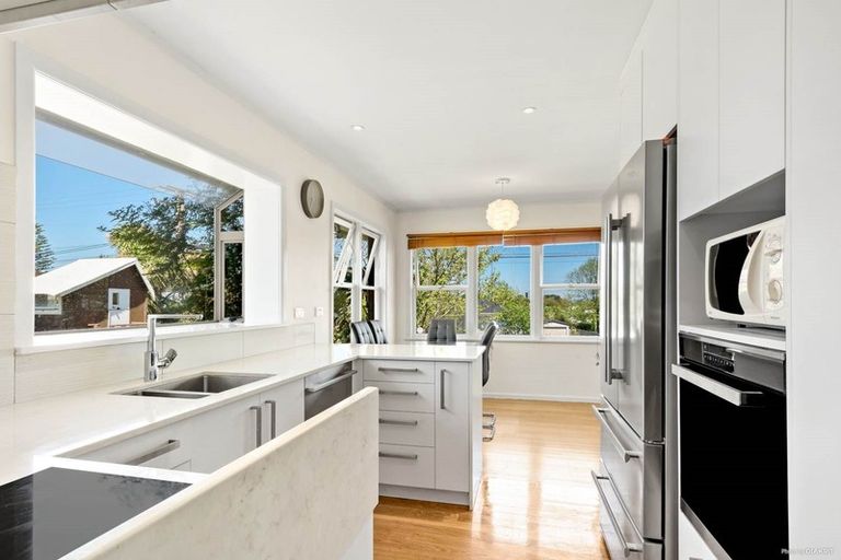 Photo of property in 37 Tampin Road, Hillpark, Auckland, 2102