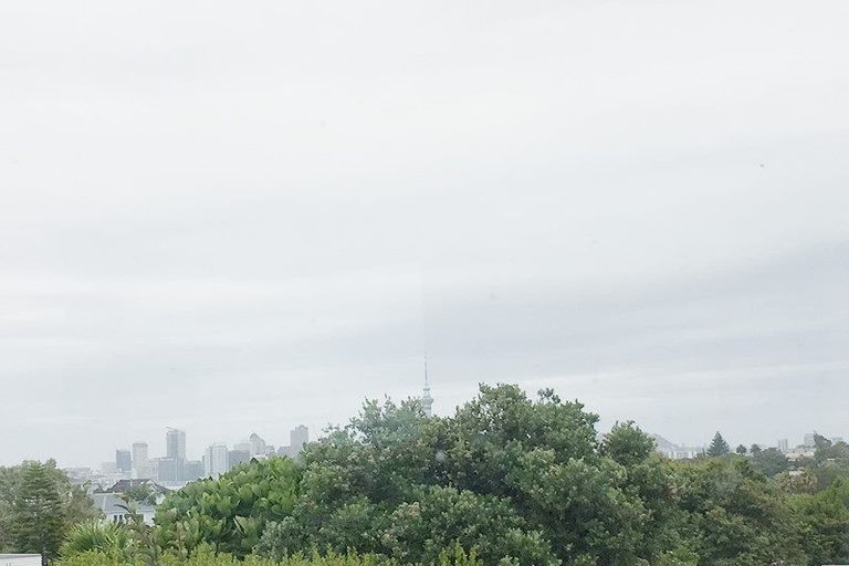 Photo of property in 26 Waimana Avenue, Northcote Point, Auckland, 0627