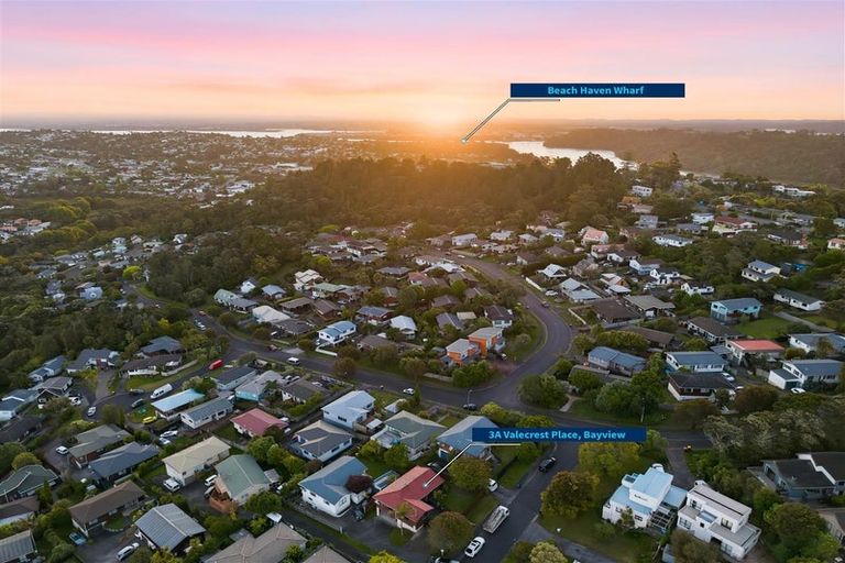 Photo of property in 1/3 Valecrest Place, Bayview, Auckland, 0629