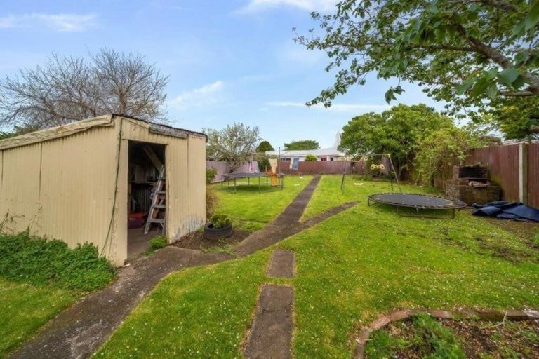 Photo of property in 21 Disraeli Street, Hawera, 4610