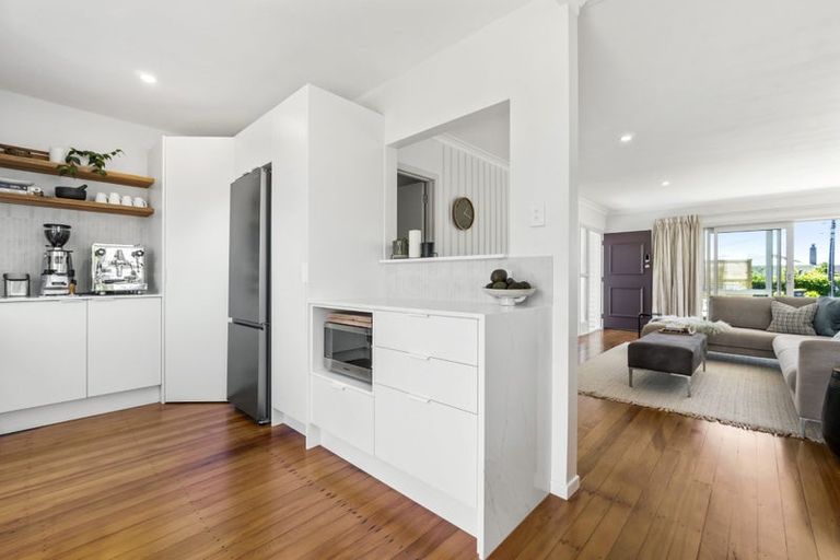 Photo of property in 1/33 Exmouth Road, Northcote, Auckland, 0627