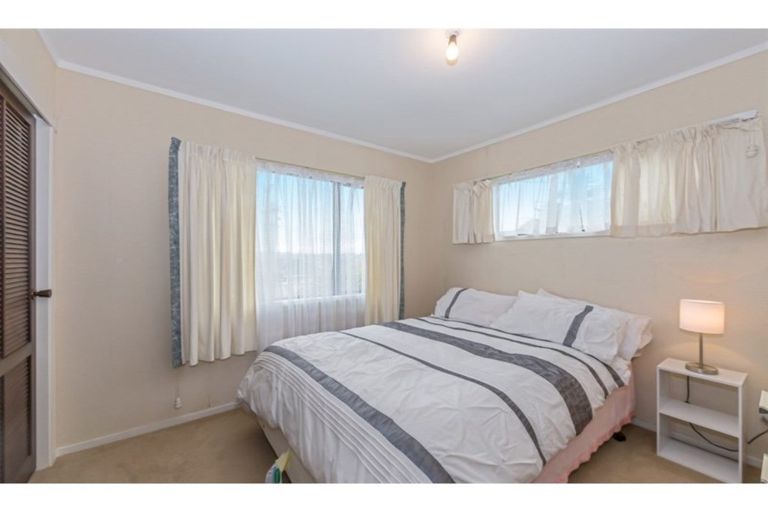 Photo of property in 2/66 Ocean View Road, Northcote, Auckland, 0627