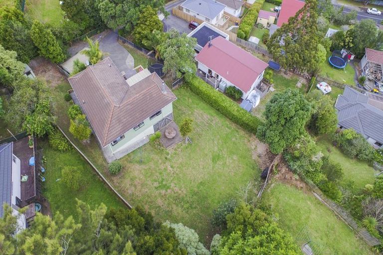 Photo of property in 10 Glenbervie Crescent, Massey, Auckland, 0614