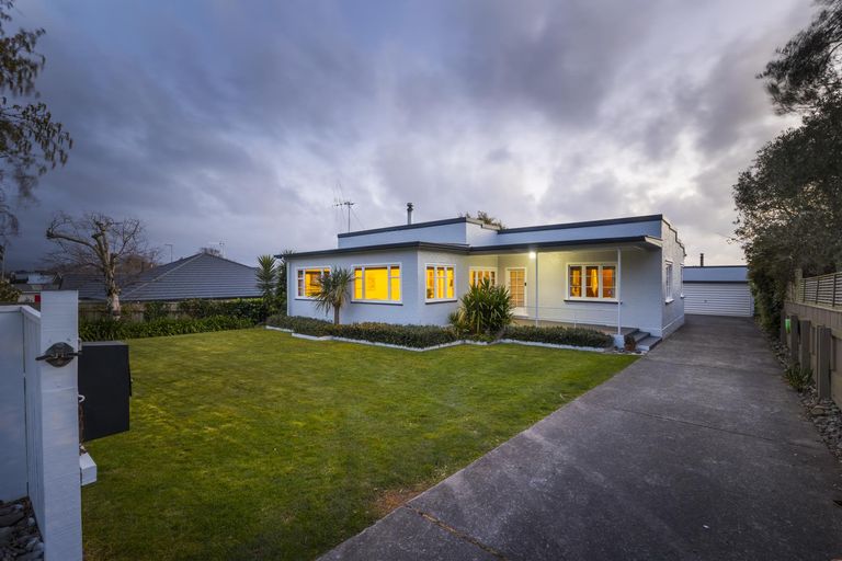 Photo of property in 72 Heretaunga Street, Palmerston North, 4414