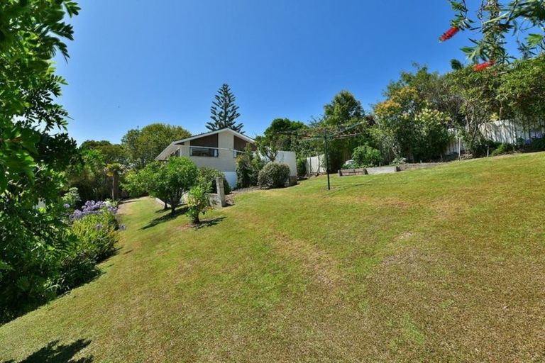 Photo of property in 16 Ladies Mile, Manly, Whangaparaoa, 0930