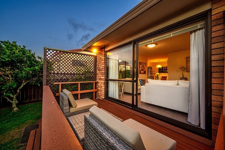 Photo of property in 2/77 Aberfeldy Avenue, Highland Park, Auckland, 2010