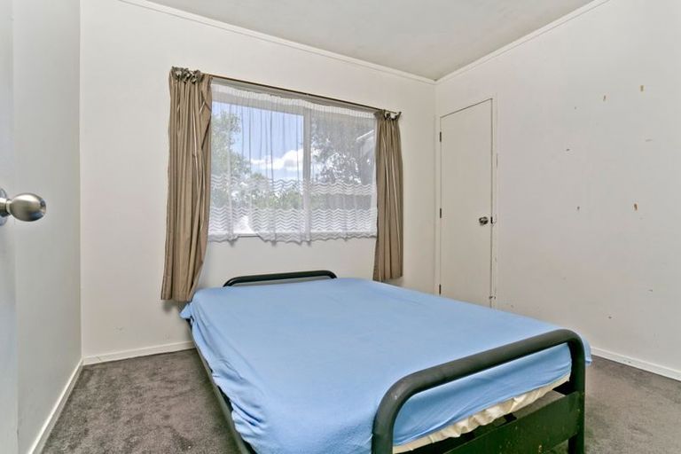 Photo of property in 2/307a Wairau Road, Totara Vale, Auckland, 0627