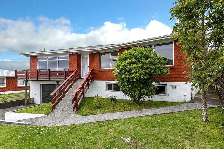 Photo of property in 5 Handley Place, Glen Avon, New Plymouth, 4312