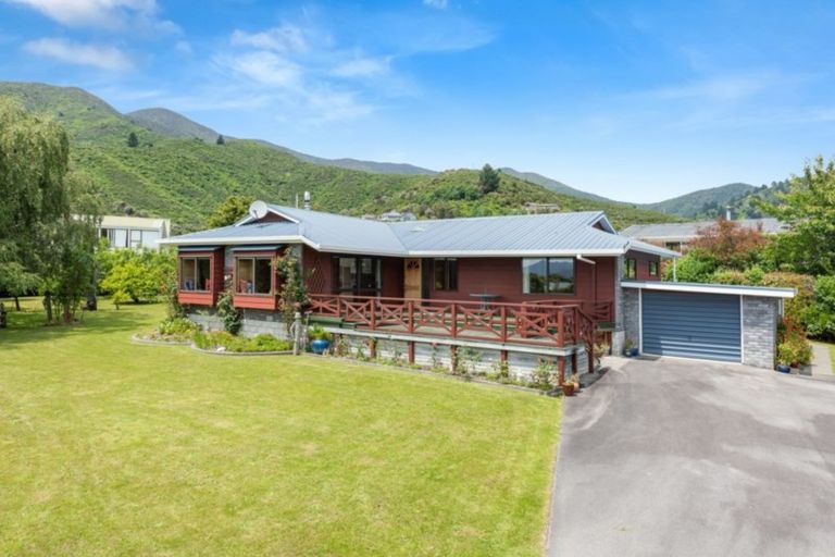 Photo of property in 252b Waikawa Road, Waikawa, Picton, 7220