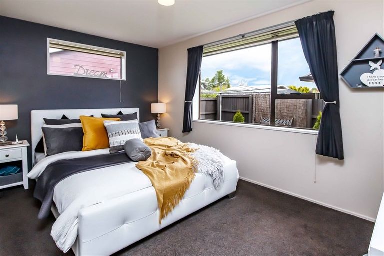 Photo of property in 2/41 Beauford Place, Parklands, Christchurch, 8083