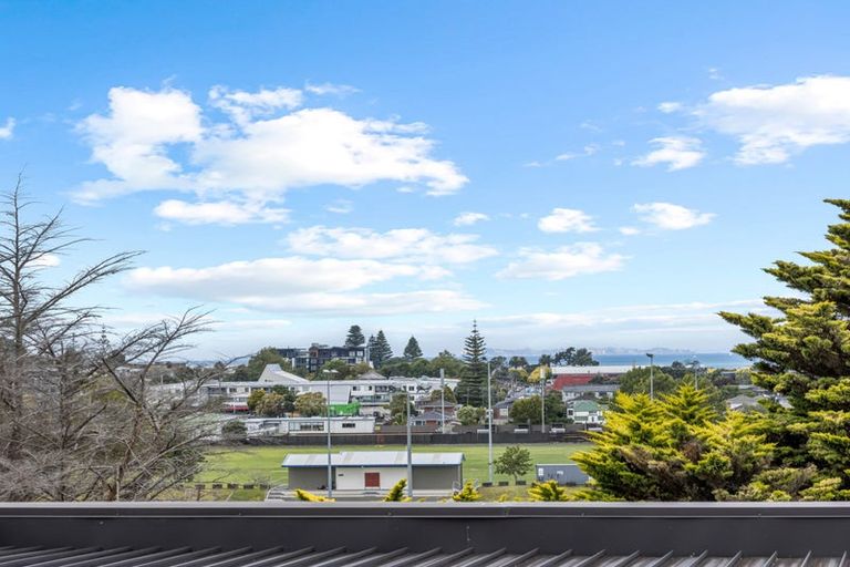 Photo of property in 166 Stapleford Crescent, Browns Bay, Auckland, 0630