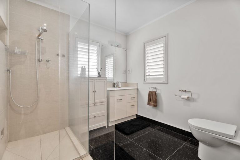 Photo of property in 24a Alexander Street, Cockle Bay, Auckland, 2014