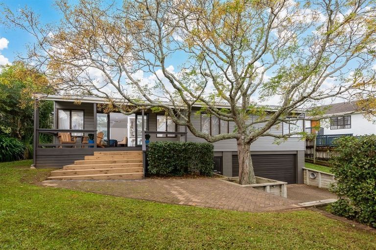 Photo of property in 17 Orinda Close, Botany Downs, Auckland, 2010