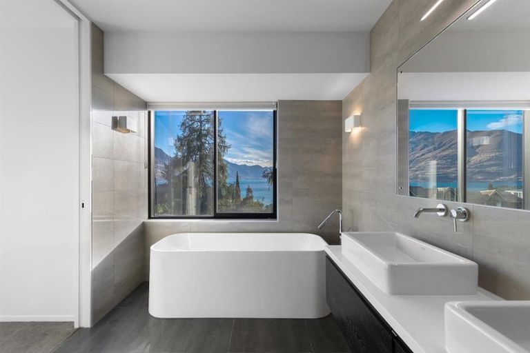 Photo of property in 1/3 Kerry Drive, Queenstown, 9300