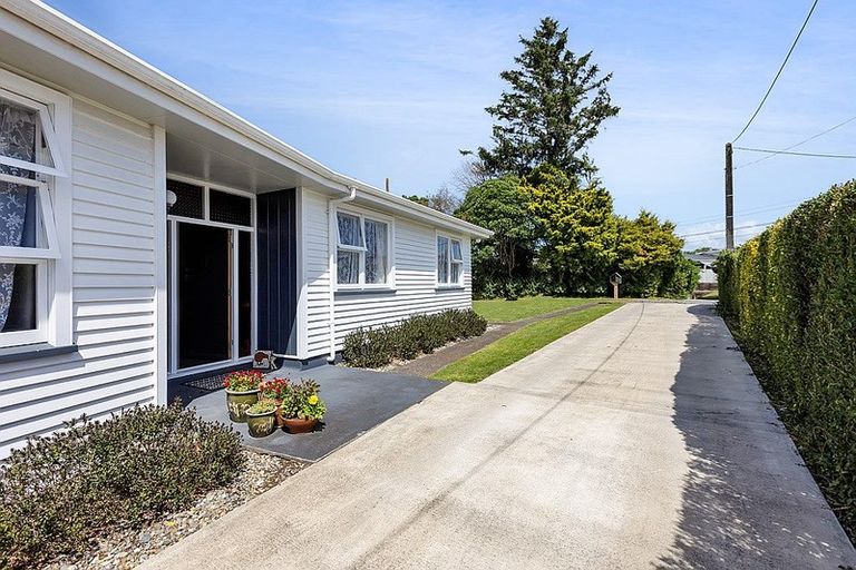 Photo of property in 261 Huatoki Street, Upper Vogeltown, New Plymouth, 4310