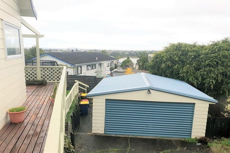 Photo of property in 6 Da Vinci Place, West Harbour, Auckland, 0618