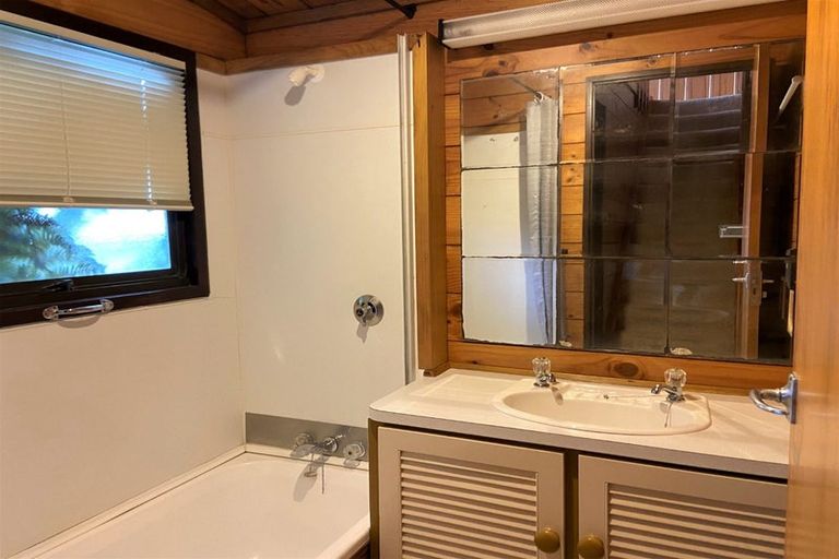 Photo of property in 1 Highlands Place, Highlands Park, New Plymouth, 4312