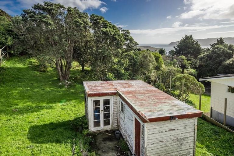 Photo of property in 8 Tirowhanga Road, Paremata, Porirua, 5024