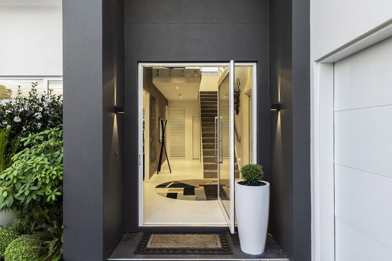 Photo of property in 55 Merivale Lane, Merivale, Christchurch, 8014