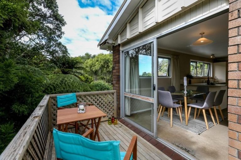 Photo of property in 17 Linda Street, Oakura, 4314