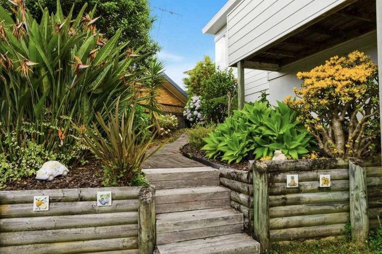 Photo of property in 76 Crestview Place, Browns Bay, Auckland, 0630