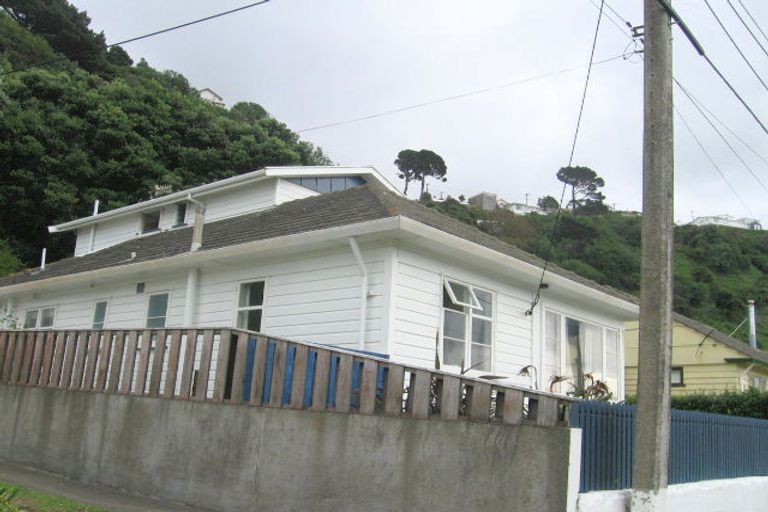 Photo of property in 318 Queens Drive, Lyall Bay, Wellington, 6022