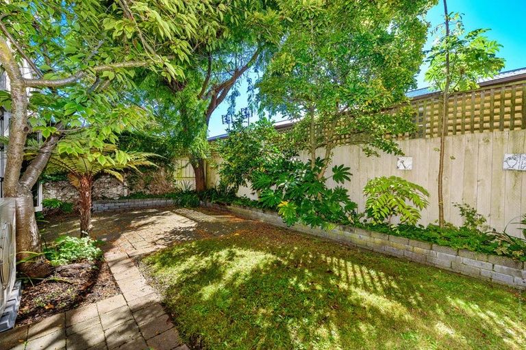 Photo of property in 2/44 Springfield Road, St Albans, Christchurch, 8014