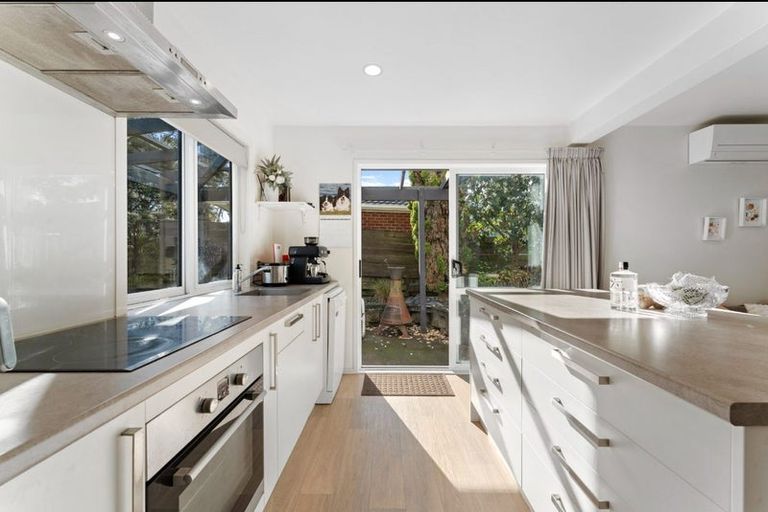 Photo of property in 19 Allington Road, Massey, Auckland, 0614