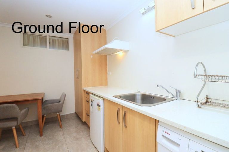 Photo of property in 15 Kingsclere Place, Goodwood Heights, Auckland, 2105