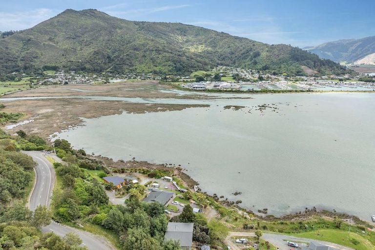 Photo of property in 127 Queen Charlotte Drive, Havelock, Picton, 7281