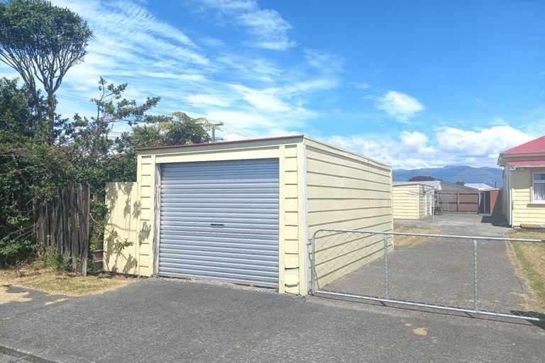 Photo of property in 6 Chamberlain Street, Waimangaroa, Westport, 7891