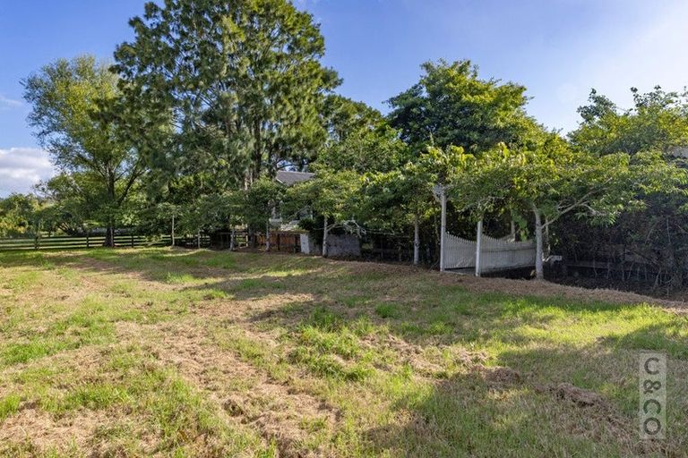 Photo of property in 76 Awaroa Road, Helensville, 0800